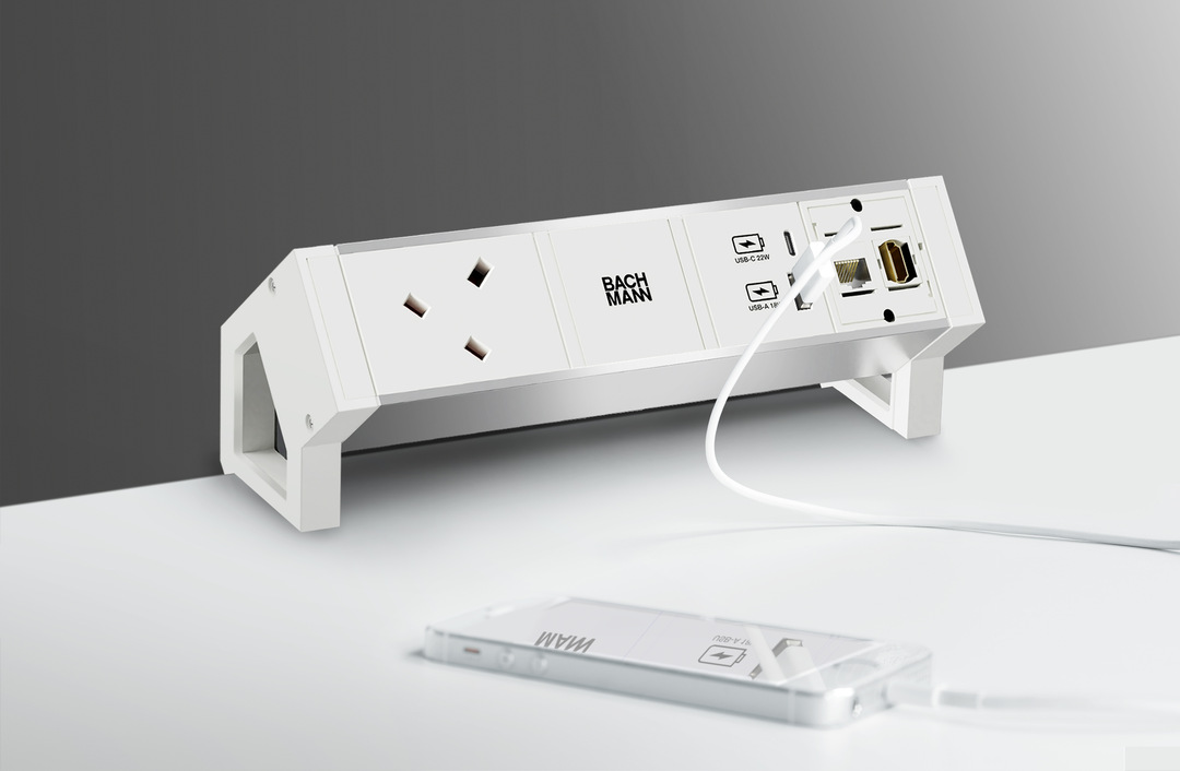 BACHMANN_DESK2_Alu White_1xUK_USB_A+C _Cat6a&HDMI_Mood
